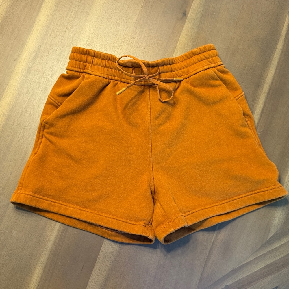 Lululemon loungeful high-rise short 4 inches